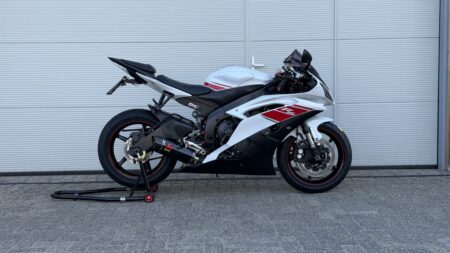 Yamaha R6 | RJ15 | Parelmoer wit | Akrapovic | 35kw