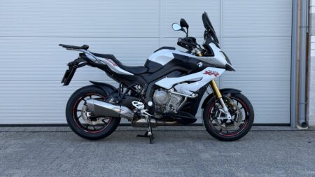 BMW S1000XR | K10 | Lage KM! | Top Koffer | ABS | Traction Control | Cruise Control | Veel opties!